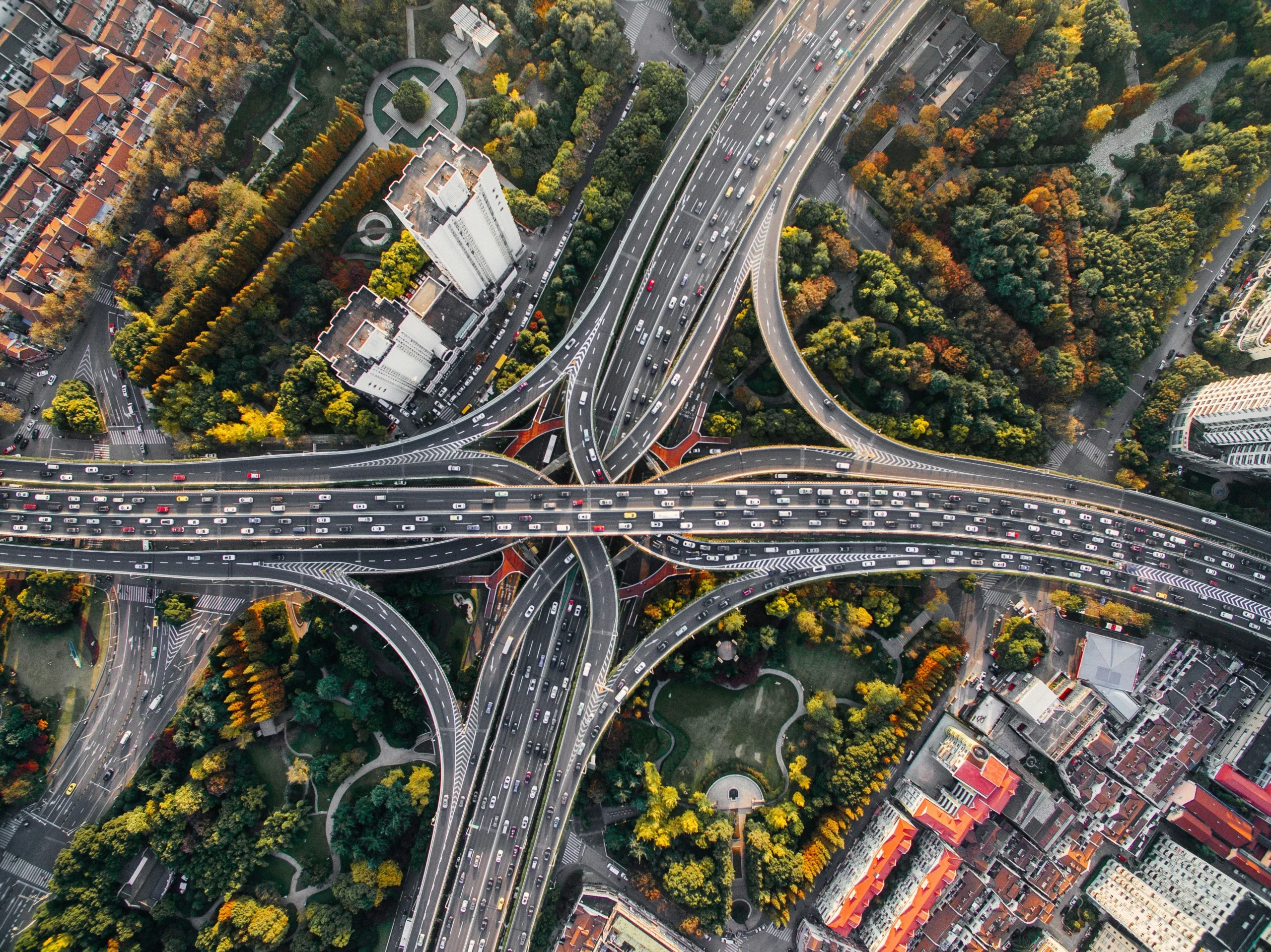 Intersection busy and filled with cars representing the difficulty that can come from tracker migration