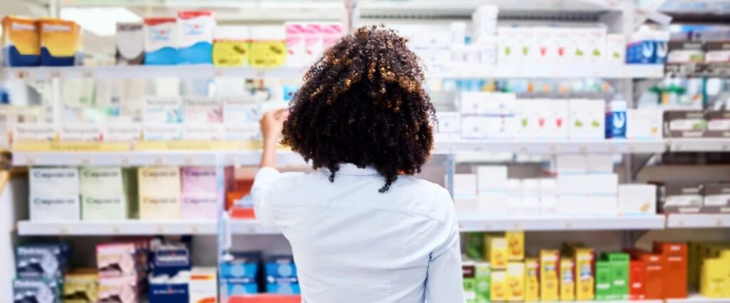 woman-supermarket-health-pharma